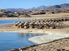 Plage touristique à Kalawy (en) en 2008