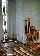 L'autel et les orgues.