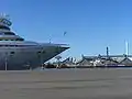 Navire de croisière dans le port.