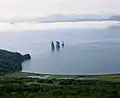 Les rochers dits « Les Trois Frères » à l'entrée de la baie d'Avatcha.