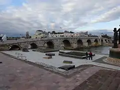 Ancien pont ottoman à Skopje.