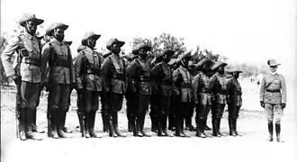 Troupe camerounaise en poste dans la Sud-Ouest africain allemand (Namibie) ; la colonie capitule en 1915 face aux Sud-Africains.