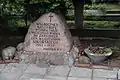 Une pierre commémorative pour le 50e anniversaire de l'accident aérien de 1943 à Gibraltar au cimetière militaire de Powązki.