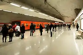 Quai de la  station de métro de Kamppi.