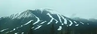 Photo de la station de ski de Nakiska vue de loin