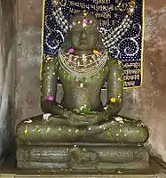 Statue de Rishabhnatha dans le temple de Ambika Mata au sommet du Fort