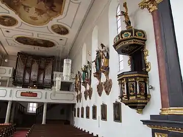 Chaire, saints et orgue