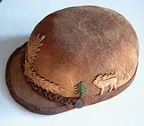 Casquette en amadou confectionnée en Roumanie.