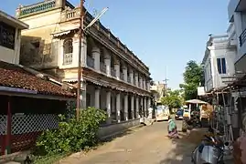 Le manque d'intérêt pour le patrimoine ainsi que l'urbanisation galopante de la ville ont grandement endommagé la vieille-ville.