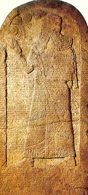 « Monolithe de Kurkh », stèle proclamant la (supposée) victoire de Salmanazar III à la Qarqar (853), retrouvée à Kurkh (Turquie). British Museum.