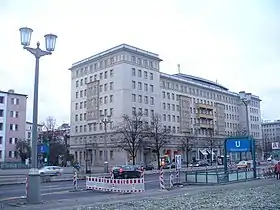 Une bouche d'accès à la station.