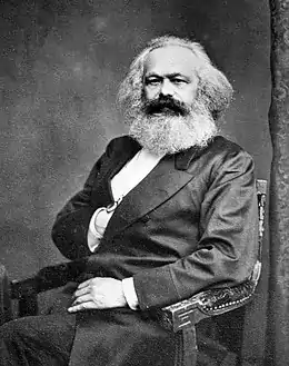 Une photo portrait de Karl Marx.