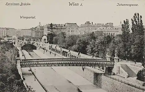 Vue ancienne du Wienflussportal et du Karolinenbrücke.
