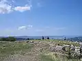 Le talus karstique avec, sur le fond, le golfe de Trieste.