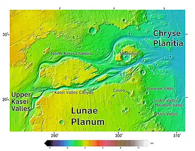 Carte topographique de la région de Kasei Valles, Bahram Vallis, Vedra Valles, Maumee Valles et Maja Valles, par 24,4° N et 295° E où ont été pris plusieurs clichés qui suivent.