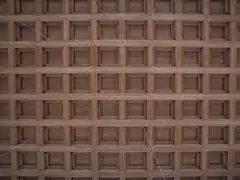 plafond à caissons en bois, reconstitution de la structure du IVe siècle.