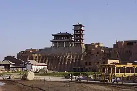 Objets touristiques de style impérial chinois sur l'ancienne Kashgar reconstruite. 2015