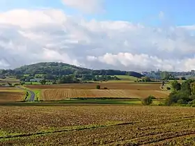 Vue du mont des Récollets depuis Steenvoorde, avec, à droite, Cassel.