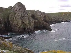 Les falaises de Kastell ar Roc'h dans la réserve de Goulien.