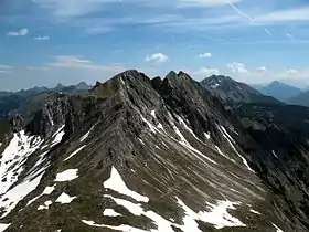 Vue du Kastenkopf et de la Kälbelespitze depuis le Lahnerkopf.