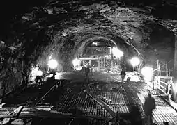 Construction du tunnel principal (1955).