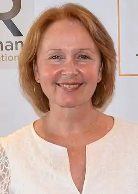 Kate Burton interprète Sally Langston.