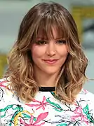 Katharine McPhee dans le rôle de Paige Dineen