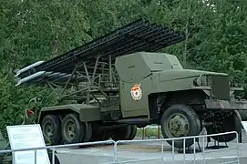 Lance-roquettes soviétique Katioucha monté sur US6, musée.