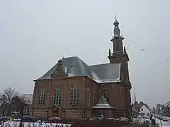 Vue d'ensemble de la nef et de la tour-clocher de la nouvelle église.