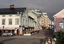 Le début de Kauppurienkatu près de la place du marché.