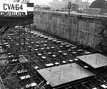 Premiers morceaux de la quille de l'USS Constellation (CVA-64) en 1957