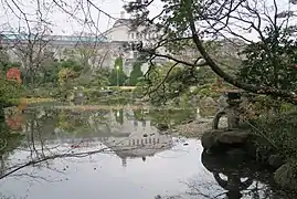 Vue sur le musée municipal des Beaux-Arts d'Osaka.