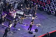 Kelly Clarkson et son groupe répétant pour le Live Earth en 2007