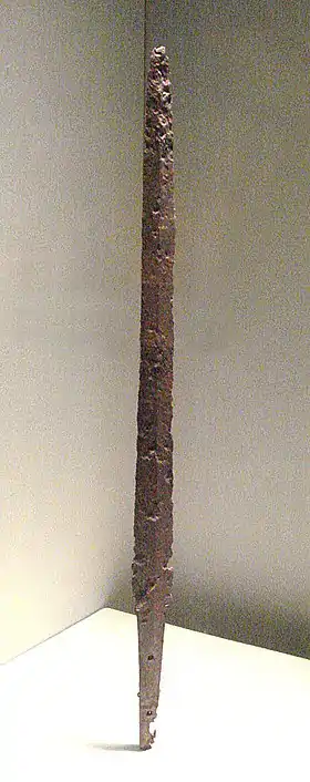 Tsurugi ou ken, épée à double tranchant droit, période Kofun, Ve siècle (Met Museum).