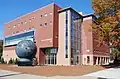 Le bâtiment des sciences sociales de la KSU.