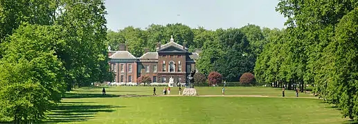 Le palais de Kensington, vue des jardins.