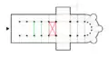 Plan au sol d'une église illustrant les emplacements d'une travée (rouge) et des arcs-doubleaux (vert).