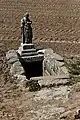 La fontaine proche de la chapelle Saint-Egarec : vue d'ensemble.