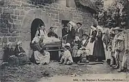 scène de baptême à Kernascléden vers 1900 (carte postale A.Waron)