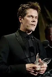 Kevin Bacon reçoit le Merit Award décerné par l'United Service Organizations