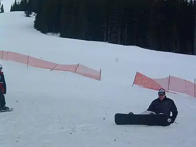 Clôture à neige temporaire dans un centre de ski.