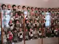 Collection de poupées représentant l'ensemble des tenues traditionnelles de chaque village de la région