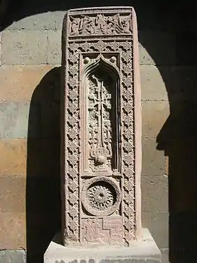 Khatchkar « du baron Yovhannès » de Djoulfa, sculpté en 1602 par Grigor, préservé à Etchmiadzin,.