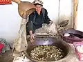 Filature artisanale de la soie en Chine (Hotan)