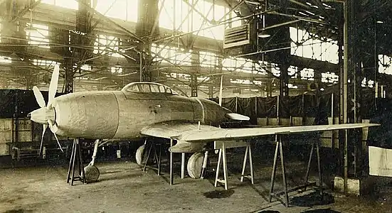Une maquette en bois grandeur nature du Ki-94-I.