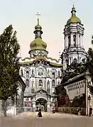 La façade ouest de l'église-porte. À droite, le grand clocher (image de la fin du XIXe siècle).