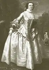 noir et blanc, grande femme au premier plan, personnage en arrière-plan droit, décor de campagne