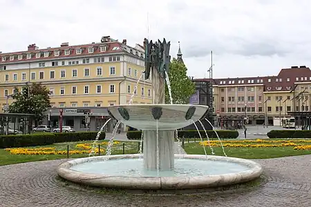 Kiki Kogelnik, Fontaine à Klagenfurt