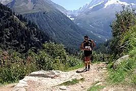 Kílian Jornet, vainqueur des éditions 2008, 2009, 2011 et 2022, durant l'Ultra-Trail du Mont-Blanc 2008