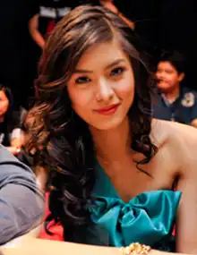 Description de l'image Kim Chiu by Ronn Tan, April 2010.png.